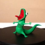 【 Lizard Tom 】 A shaking and stress-relieving toy, a spring rocking game, and a beavers transformation project peripheral movie are placed on the desktop